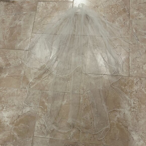 David's Bridal Wedding Bridal White Beaded Veil - Picture 12 of 15